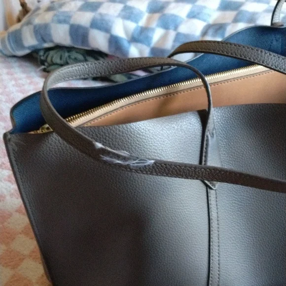 Elegant Tory Burch Gray Tote Bag - Picture 5 of 5